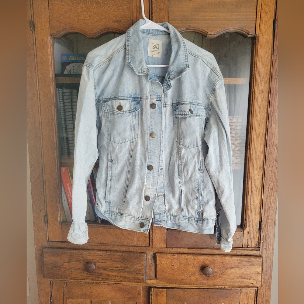 RipCurl Embroidered Vintage Light Blue Jean Jacket - NWOT